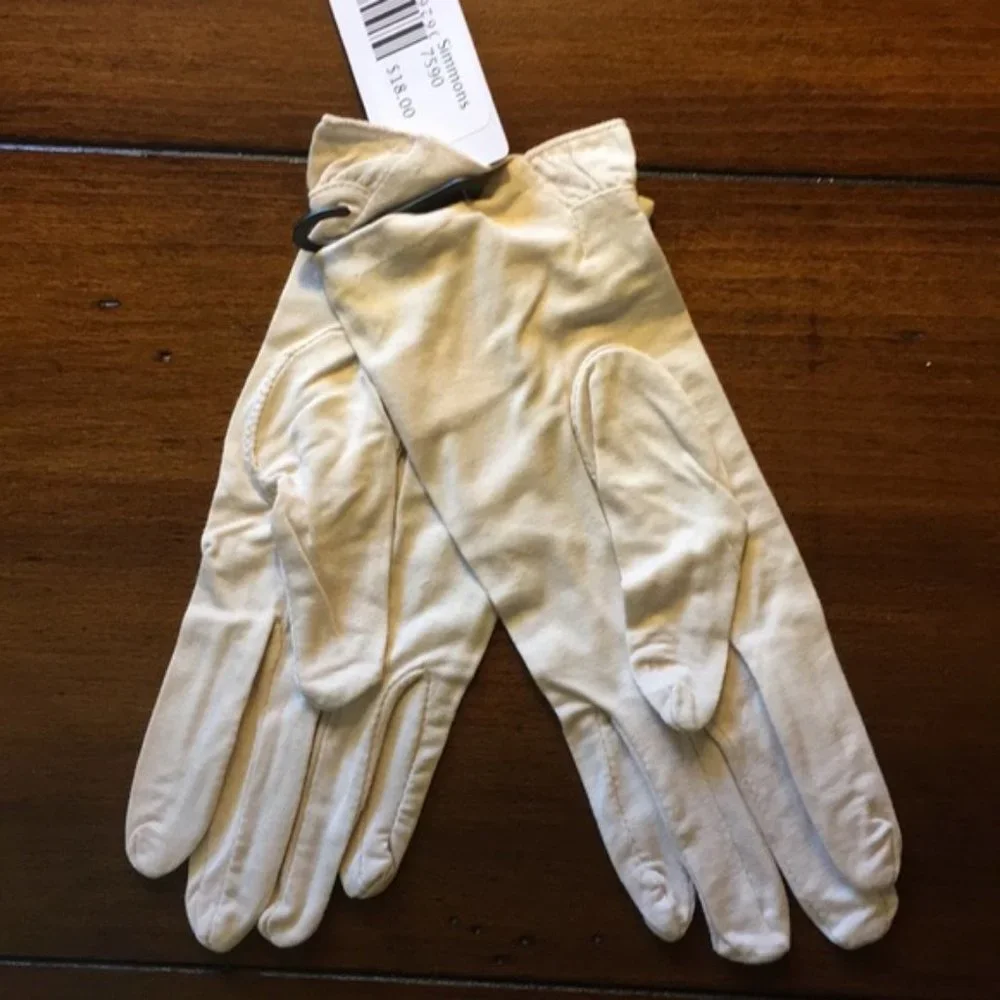NWT Cream Vintage Style Day Gloves - Picture 3 of 3